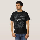 70e Birthday Square Root van 4.900: 70 jaar oud T-shirt (Voorkant volledig)
