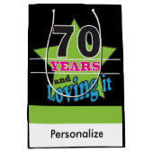 70e jaar en liefhebbend - 70e verjaardag medium cadeauzakje (Voorkant)