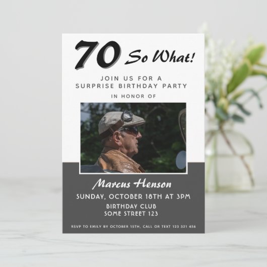 70e Surprise Birthday Party Photo Invitation Kaart (Staand voorkant)