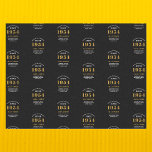 70e verjaardag 1954 Zwart Goud Chique Elegant Tissuepapier<br><div class="desc">70th Birthday Chic 1954 Theme Black & Gold Elegant Tissue Paper. Vier de reis van de vintage jaren met onze 70e Verjaardag 1954 Zwart en Goud Chic Elegant Tissue Paper. Verpakt in klasse en elegantie, biedt dit hoogwaardige tissuepapier een volledig gepersonaliseerde touch, die de chique vibes van de verjaardag weerspiegelt....</div>