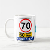70e verjaardag 70 jaar oude Funny Crisis Road Sign Koffiemok (Links)