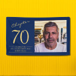 70e verjaardag blauw goud foto spandoek<br><div class="desc">Vier de verjaardag van uw geliefde in stijl met een blauwe en gouden verjaardagsbanner met hun favoriete foto. Ontdek hoe deze hoogwaardige,  aanpasbare banner elke verjaardagsviering kan verheffen en creëer een blijvende indruk kan geven voor de verjaardagseer.</div>