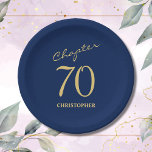 70e verjaardag Blauw Goud Hoofdstuk 70 Papieren Bordje<br><div class="desc">Maak de 70e verjaardagsviering van uw geliefde elegant en onvergetelijk met onze prachtige Blue Gold papieren borden van Zazzle. Ontdek hoe deze aanpasbare papieren borden uw evenement en creëer onvergetelijke momenten kunnen verheffen in ons exclusieve artikel.</div>