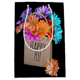 70e verjaardag Daisy Bouquet in papierzak Medium Cadeauzakje