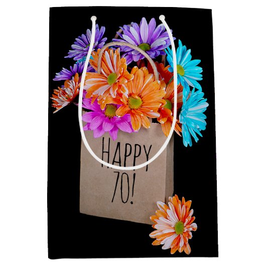 70e verjaardag Daisy Bouquet in papierzak Medium Cadeauzakje (Voorkant)