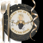 70e verjaardag Elegant Bold Cheers to 70 Gold Blac Papieren Bordje<br><div class="desc">Is iemand speciaal die 70 wordt die je zeer dierbaar is? Dit grappige en dramatische papieren bord zet het thema om haar te toosten op deze fantastische mijlpaal. Pas aan met haar naam of wijzig zelfs het jaar ...  Cheers!</div>