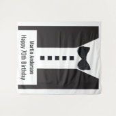 70e Verjaardag 🎉 Elegante Smoking Wandkleed (Voorkant (horizontaal))