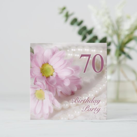 70e verjaardag feestuitnodiging met madeliefjes kaart (Staand voorkant)