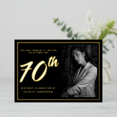 70e Verjaardag Foto Black Faux Gold Leaf Elegant Folie Uitnodiging (Staand Voorkant)
