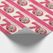 70e verjaardag foto leuk crème roze wrapping cadeaupapier (Hoek)