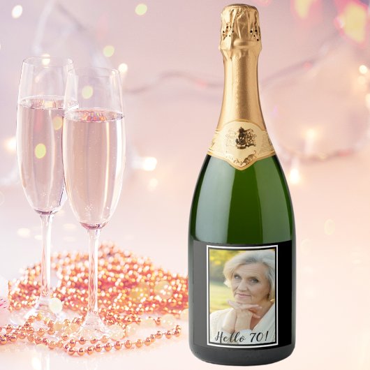 70e verjaardag foto zwarte witte vrouwen wijn etiket