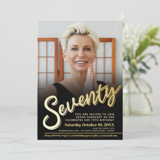 70e verjaardag fotoscript platte gouden kleur kaart (Staand voorkant)