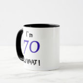 70e verjaardag grappig cadeau 70 Wat dan nog Quote Mok (Voorkant links)