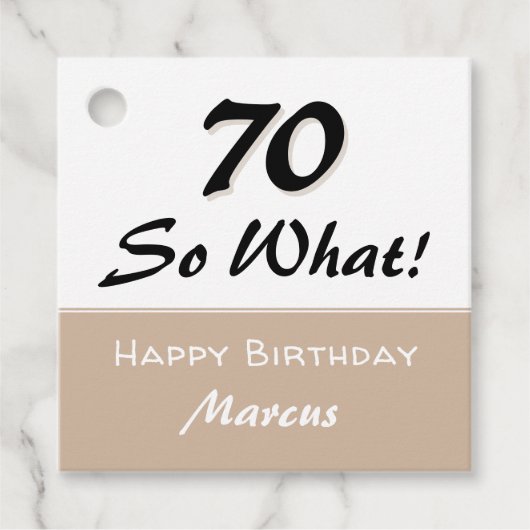 70e verjaardag Grappig citaat Beige Modern Bedankjes Labels (Voorkant)