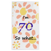 70e verjaardag Grappig Ik ben 70 dus wat... Klein Cadeauzakje (Achterkant)