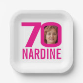 70e verjaardag helderroze wit 70 aangepaste foto papieren bordje (Voorkant)