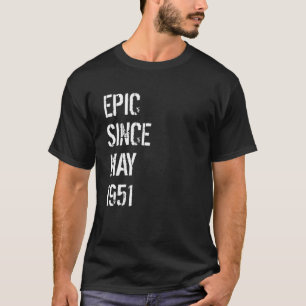 70e verjaardag Mannen Vrouwen Geboren in mei 1951 T-shirt