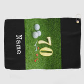 70e verjaardag met golfbal en t-shirt op groen golfhanddoek (Horizontaal)