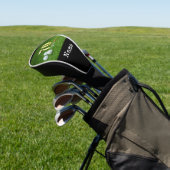 70e verjaardag met golfbal en t-shirt op groen golfheadcover (Insitu)