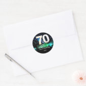 70e verjaardag met nummer 70 bogeh achtergrond ronde sticker (Envelop)