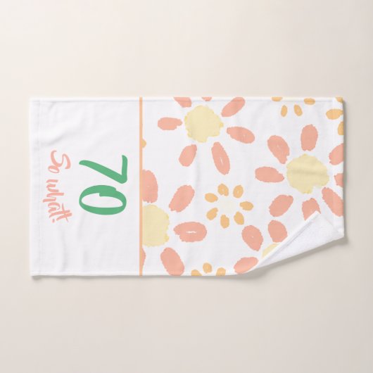 70e verjaardag Motivatie Funny Floral Handdoek (Handdoek)