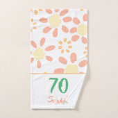 70e verjaardag Motivatie Funny Floral Handdoek (Handdoek)