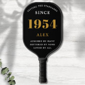 70e Verjaardag Naam 1954 Zwart Goud Elegant Chic Pickleball Paddle