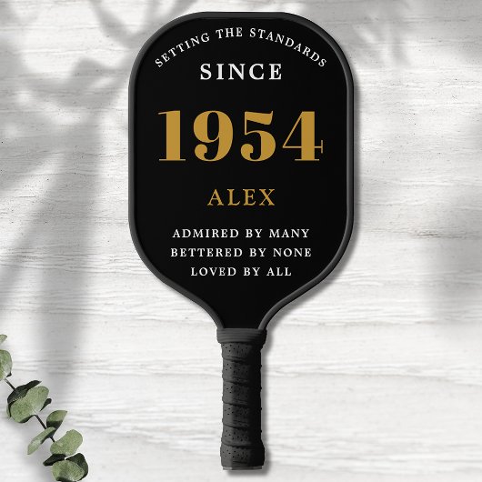70e Verjaardag Naam 1954 Zwart Goud Elegant Chic Pickleball Paddle