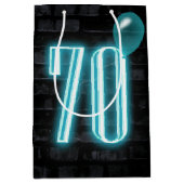 70e verjaardag Neon Sign on Brick Medium Cadeauzakje (Voorkant)