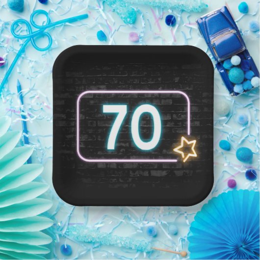 70e verjaardag Neon Sign On Brick Papieren Bordje (Feest)