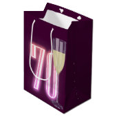 70e verjaardag Neon Sign with Wine Medium Cadeauzakje (Voorkant Gekanteld)