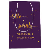 70e verjaardag paars goud hallo 70 naamscript medium cadeauzakje (Voorkant)