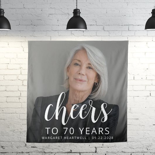 70e verjaardag Party Foto Wit Script Cheers Wandkleed
