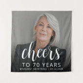 70e verjaardag Party Foto Wit Script Cheers Wandkleed (Voorkant)