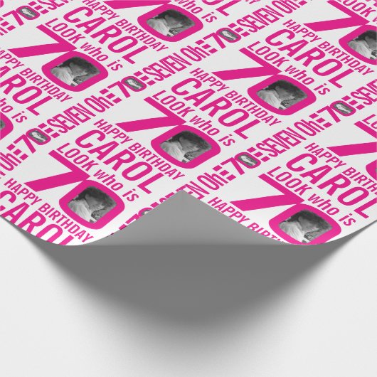 70e verjaardag roze blik 70 douanefoto en naam cadeaupapier (Hoek)