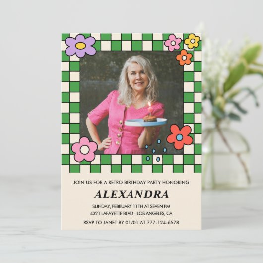 70e verjaardag uitnodigingen Retro Groovy Bloemen (Staand voorkant)