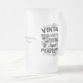  70e verjaardag van het vrouwendag matglas bierpul (Voorkant rechts)