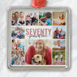 70e verjaardag zeventig foto collage metalen ornament<br><div class="desc">Zeventig jaar, ontelbare herinneringen en heel veel liefde. Dit gepersonaliseerde fotocollage-ornament is een prachtige manier om iemand te vieren die zijn leven lang heeft liefgehad, gelachen en mensen bij elkaar heeft gebracht. Voeg je favoriete foto's toe - van kindertijd tot kleinkinderen, huisdieren en alles daartussenin - om een aandenken te...</div>
