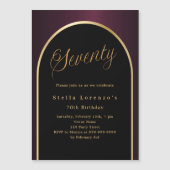 70e verjaardag zwarte Bourgondische gouden boog lu Magnetische Uitnodiging (Voorkant)