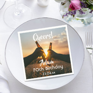 70e verjaardagsfeest beiderven bier mannen man servet