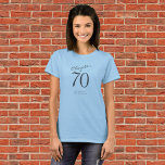 70e verjaardagsfeestje grijs script blauw t-shirt<br><div class="desc">70 worden is een mijlpaal die het vieren waard is! Ontdek hoe ons Grey Script Blue 70th Birthday Party T-Shirt moeiteloos stijl en comfort combineert, waardoor het de perfecte kleding is om deze speciale gelegenheid te markeren. Of je nu een feestje organiseert of als gast aanwezig bent, dit must-have shirt...</div>