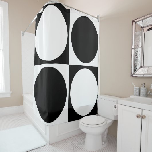 70s Checks and Circles Black and White Douchegordijn (In situ)