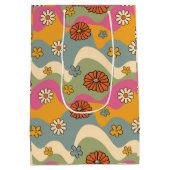 70's geïnspireerde Retro Floral Gift Bag Medium Cadeauzakje (Achterkant)