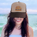 70s geïnspireerde retro zomer zonsondergang zonsop trucker pet<br><div class="desc">Omarm de retro vibes van de jaren 70 met onze geïnspireerde 'Salty But Sweet' sunset trucker hoed. Gemaakt voor degenen die een relaxte houding uitstralen met een vleugje zoetheid, deze trucker die de essentie van kustkoelte vastlegt. Of je nu op het strand wandelt of onder de sterren danst, deze trucker...</div>