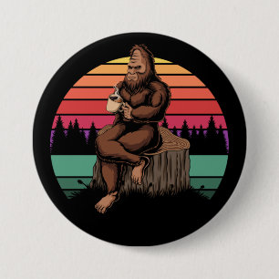 70s Retro Bigfoot & koffie Ronde Button 7,6 Cm