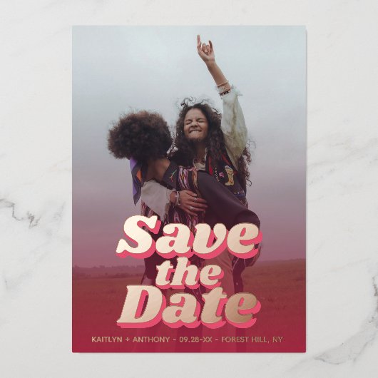 70's Retro Groovy Viva Magenta Foto slaat de datum Folie Uitnodiging (Voorkant)