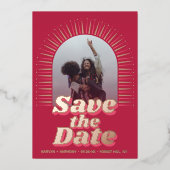 70's Retro Groovy Viva Magenta Foto slaat de datum Folie Uitnodiging (Voorkant)