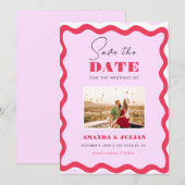 70s Retro Wavy Lijst Roze en Rode Fotozeven Save The Date (Voorkant / Achterkant)