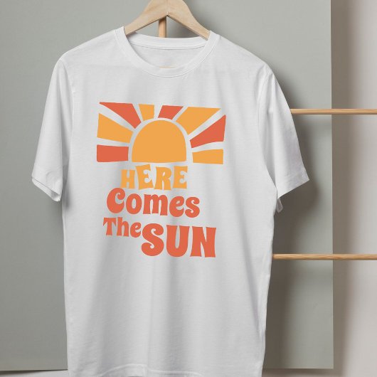 70s retro  zonsondergang Hier komt de zon zomer T-shirt