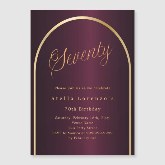 70ste verjaardag bordeauxrood gouden boog script l magnetische uitnodiging (Voorkant)